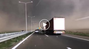 Внезапная буря на шоссе в Сербии