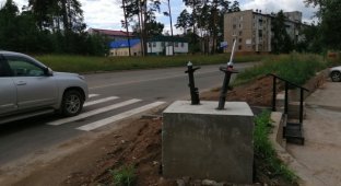 В Братске установили памятник подвеске (3 фото)
