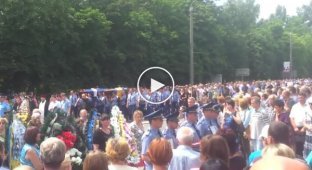 Похороны экипаж подбитого в Словянску (майдан)
