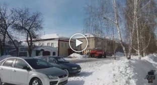 Уборку наледи в Катайске доверили пожарным