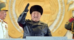 Ким Чен Ын похвастался новой баллистической ракетой на военном параде в Пхеньяне (29 фото + 1 видео)