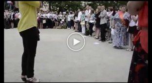 Ялта. Выпускники заглушили гимн России пением Украинского гимна (майдан)