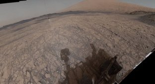 Марсоход НАСА сделал панорамные снимки "красной планеты", на которых ее пейзажи напоминают Землю (5 фото + 2 видео)