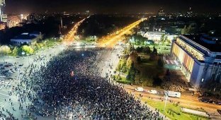 Правительство Румынии ушло в отставку после стихийных акций протеста (10 фото)