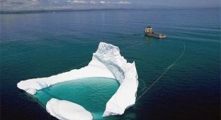 Как убирают айсберги с пути (3 фото)