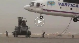 Ми-26 поднимает Боинг CH47 Chinook