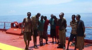 С чем идут на штурм кораблей сомалийские пираты (24 фото)