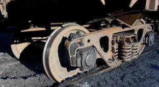 Как сошедшие поезда или вагоны возвращают на рельсы? (5 фото)