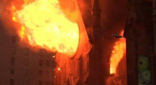 В Нью-Йорке сгорел старейший православный храм (5 фото + 2 видео)