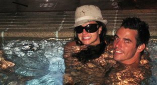 Бритни Спирс в бассейне голышом (5 фото)