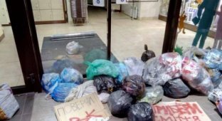 Магазины Рошн начали забрасывать мусором в месть за заблокированные сайты