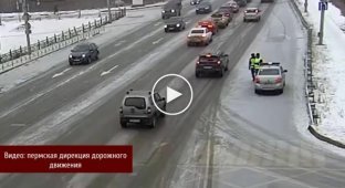 В Перми водитель автобуса испугался сотрудников ДПС, свернул на встречку и устроил аварию