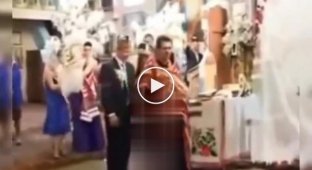 Зажигательная церемония бракосочетания в русской церкви