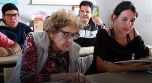 Учиться никогда не поздно: 99-летняя бабушка решила вернуться в школу и получить образование (6 фото + 1 видео)