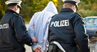 В Германии арестовали гея-каннибала (4 фото)