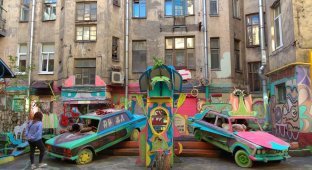 В Петербурге разрушают «самый удивительный и позитивный двор» (4 фото + видео)