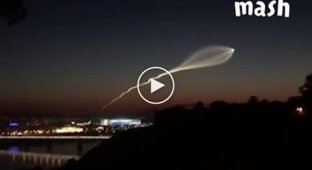 Полет ракеты «Союз» в ночном небе