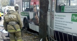 Трагедия в Орле: троллейбус въехал в толпу пешеходов (9 фото + 2 видео)