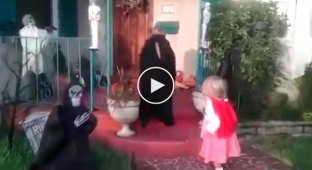 Девочка защитила брата от монстра на Хэллоуин