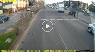 В Великобритании водитель грузовика пролетел на красный свет и едва не сбил школьника