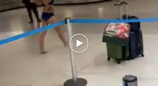 В Майами женщина прошлась голой прямо в аэропорту