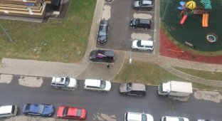 Наказание за парковку на тротуаре (4 фото)