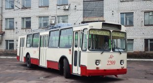 Реставрация троллейбуса ЗиУ-682 (11 фото)