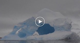 Невероятное разрушение айзберга в Антарктике