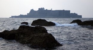 Заброшенный японский остров (21 фото)