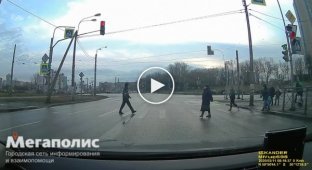 В Петербурге велосипедист пытался протаранить трамвай