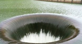 Самая большая дыра в мире (16 фото)