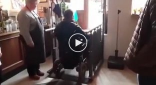 Лестница в кафе для инвалидов-колясочников