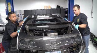 Замена масла в Bugatti Veyron своими силами (2 фото + 1 видео)