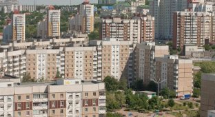 «Шумели и заливали соседей»: в Белгороде выселили из квартиры мать двоих детей через суд (1 фото)
