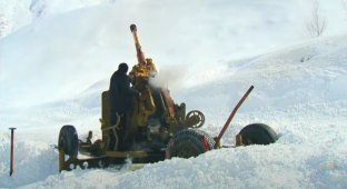 Стало известно, как и для чего спустили лавину, накрывшую горнолыжный курорт в КЧР (2 фото + 2 видео)