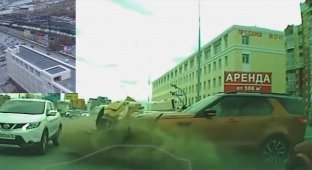 Прилетело: Range Rover на скорости врезался в Nissan (3 фото + 1 видео)