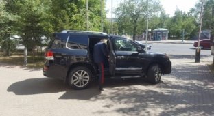 Штирлиц еще никогда не был так близок к провалу: Глава МВД Казахстана и номера на его автомобиле (3 фото)