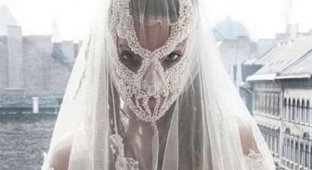 20 невест, прогадавших с выбором платья (21 фото)