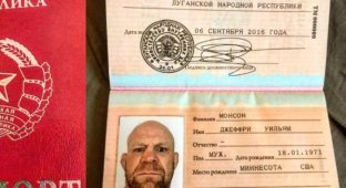Боец смешанных единоборств Джефф Монсон получил гражданство ЛНР (2 фото)