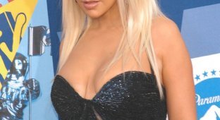 Christina Aguilera на MTV VMA 2008 (9 Фото)