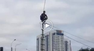 В Ростове на Дону мужчина решил использовать столб для суицида