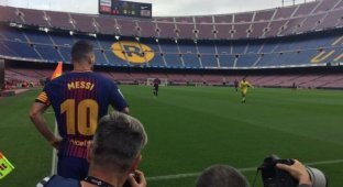 Футбольный матч «Барселона» - «Лас-Пальмас» прошел на пустом стадионе (6 фото)