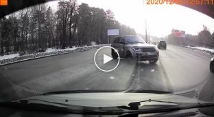 Главное включить поворотник таксист начудил в Новосибирске