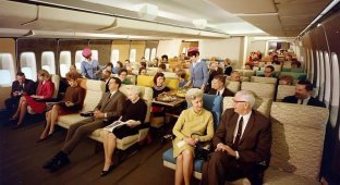 Широкие кресла и есть куда вытянуть ноги: архивные снимки авиакомпании Pan American (4 фото)