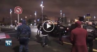 Полузащитник французского ПСЖ Тиаго Мотта врезался автомобилем в фаната