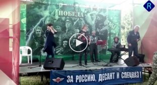 Во время концерта в РФ сцена рухнула во время слов Украина-Россия