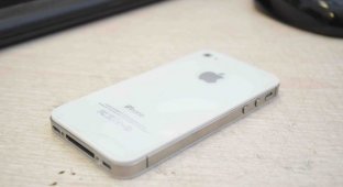 Настоящий iPhone весит тяжелее поддельного барахла (5 фото)