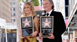 Парные звезды на Аллее Славы: Голди Хоун и Курт Рассел радуются награде