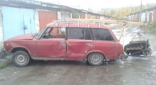 Новокузнецкие экстремалы сбросили с моста автомобиль (3 фото)