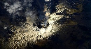 Спутниковые снимки земных и неземных вулканов: коллекция NASA (15 фото)